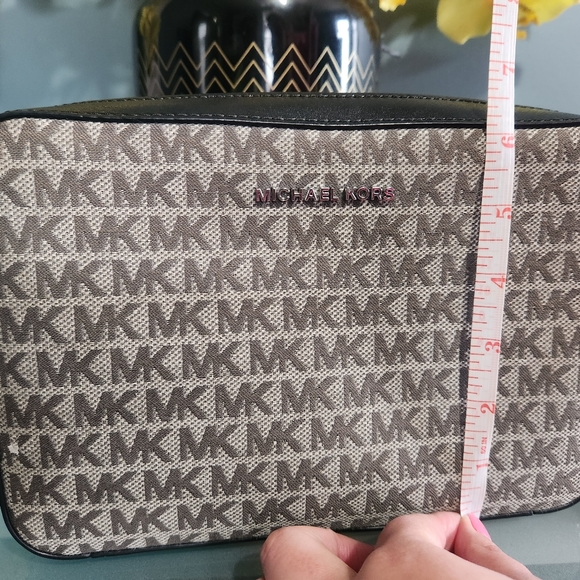 Michael Kors, crossbody. - Picture 3 of 6